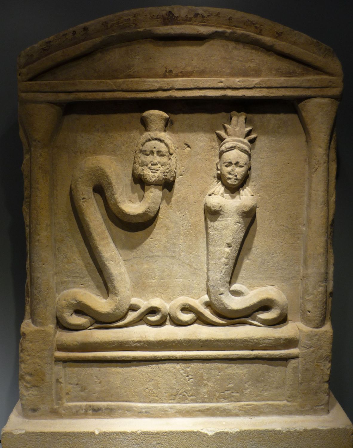 Bas relief d’ Agathodaimon et d’Isis-Thermoutis